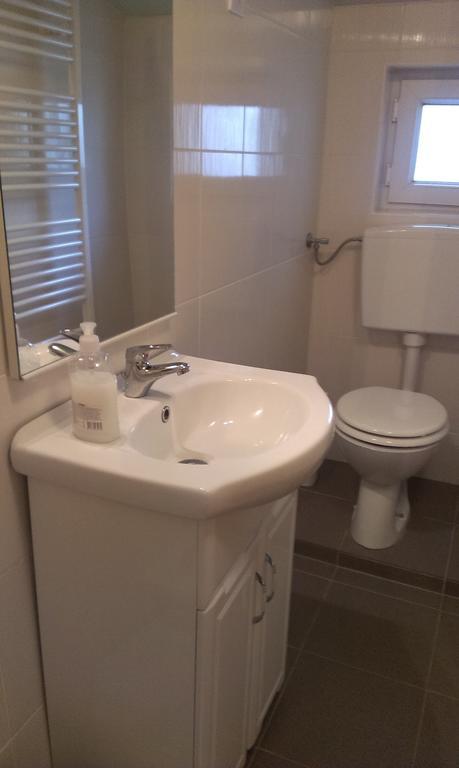 Apartments & Rooms Korzo Славонски брод Стая снимка