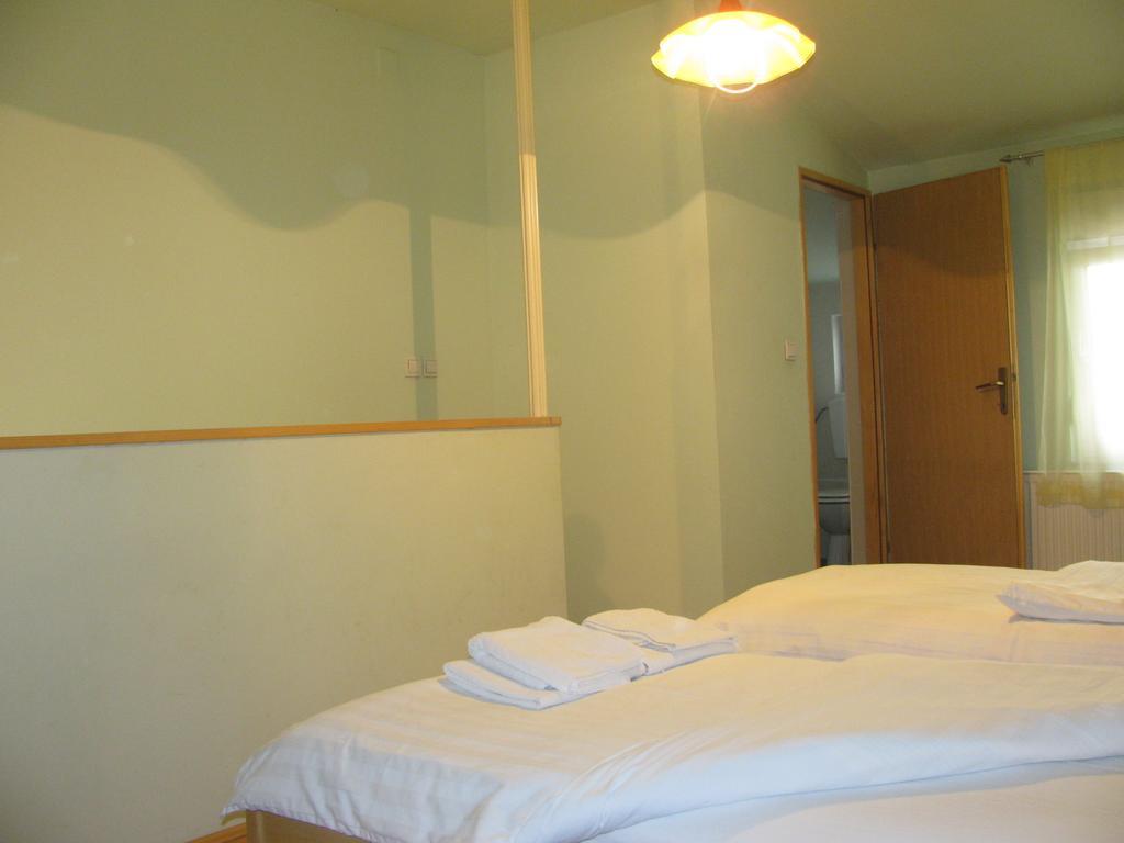 Apartments & Rooms Korzo Славонски брод Стая снимка