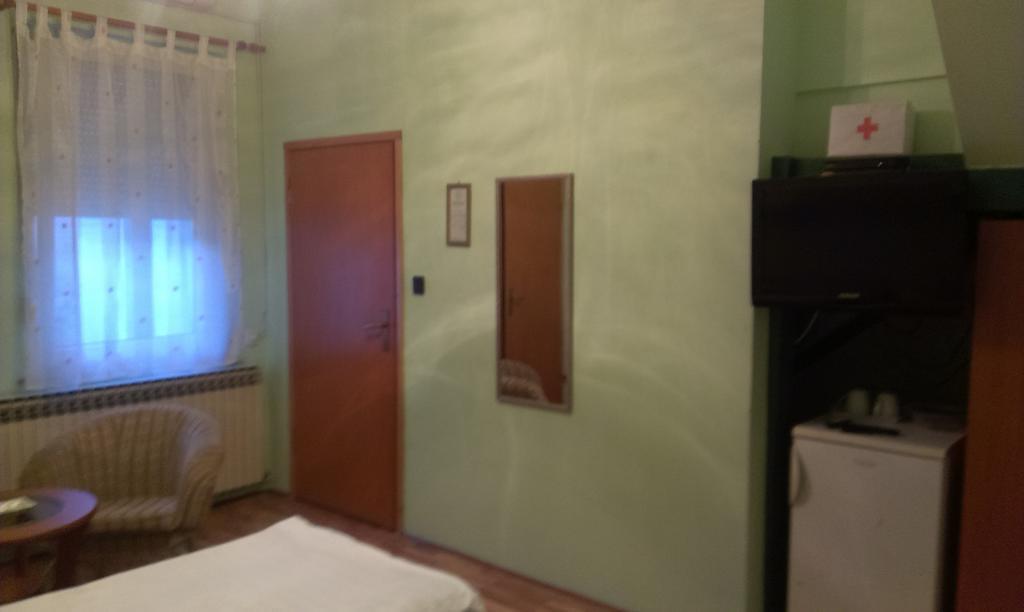 Apartments & Rooms Korzo Славонски брод Стая снимка