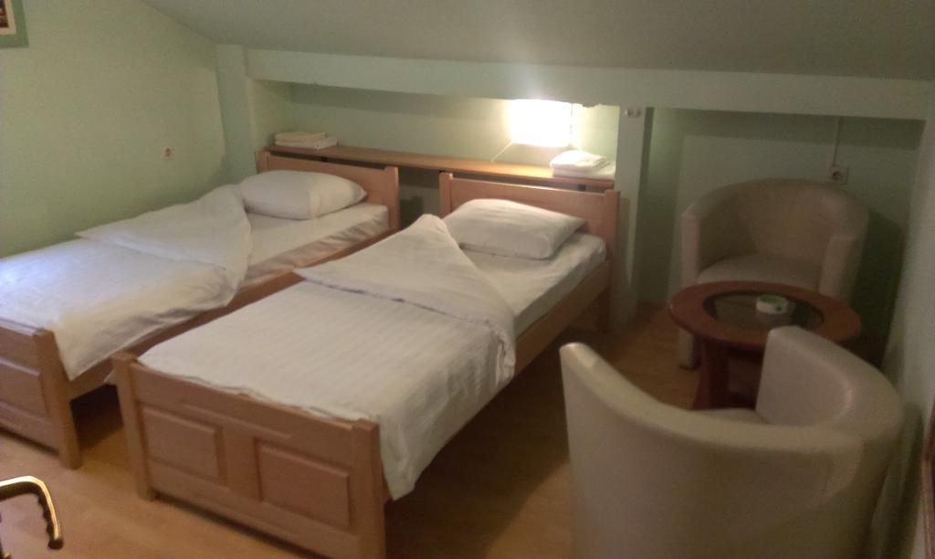 Apartments & Rooms Korzo Славонски брод Стая снимка